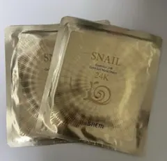 the SAEM スネイル 24K ゴールド ジェルマスク 2枚