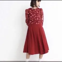 ドットアンドストライプス 赤い花柄刺繍　ドレスワンピース