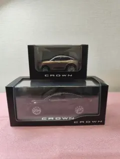クラウンクロスオーバー カラーサンプルミニカーとプルバックカー　2台セットのサムネイル