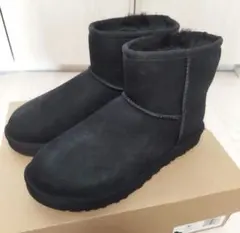 【新品未使用】UGG クラシックミニII 24cm ブラック ムートンブーツのサムネイル