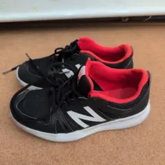 32 メンズ　new balance　スニーカー 22.0cm
