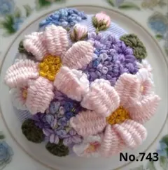 No.743 刺繍ブローチ ハンドメイド くるみボタン