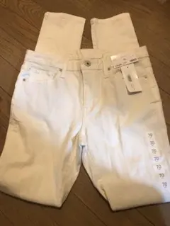 新品タグ付き　GUスキニーパンツ(53)