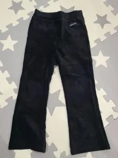 黒いフレアズボン ハートパッチ付き