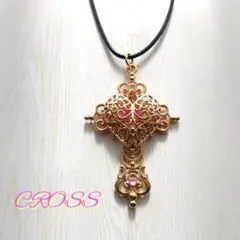 チョーカータイプ　革紐ペンダント　「クロス・ハート」　ゴールド×ピンク