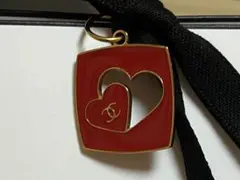 シャネル CHANEL 2026 バレンタイン レッド　限定チャーム