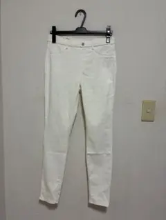 新品タグ付き　ユニクロ　ウルトラストレッチレギンスパンツ　ホワイト白　Lサイズ