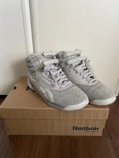 Reebok Classic グレー スニーカー　ハイカット　23㎝