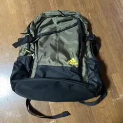 adidas リュック オリーブグリーン