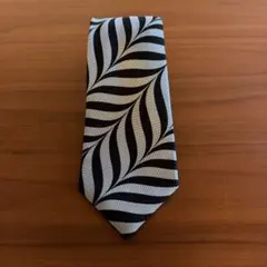 TOM FORD 葉模様 ネクタイ ブラック/シルバーのサムネイル