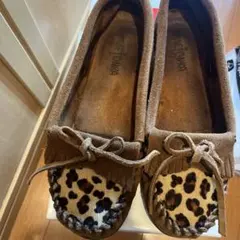 ミネトンカ　ブラウンヒョウ柄モカシン