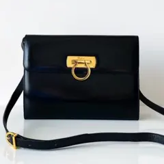 ヴィンテージフェラガモ　ショルダーバッグ　レディース　ブラックレザー