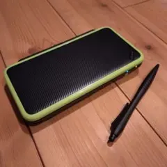 美品　New 2DS LL ブラック/ライム　ケース付き