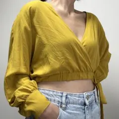 【未使用】 Forever 21 長袖 カシュクール クロップド丈 トップスのサムネイル