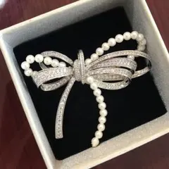 シルバー　スワロフスキーパールブローチ リボンブローチ