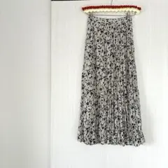 【すぐ発送】ローリーズファーム　ハナ／ワッシャープリーツスカート花柄グレージュ