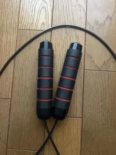 縄跳び 黒と赤のハンドル