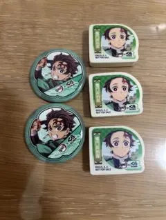 鬼滅の刃 竈門炭治郎 くら寿司 缶バッジ 消しゴム　5点