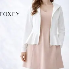 美品　フォクシー ニューヨーク　ジップアップフーディーパーカー アウター