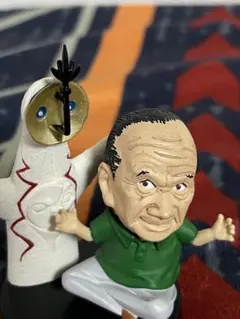 岡本太郎　フィギア　太陽の塔 　四つの顔　新品　廃盤 タローマン ガチャガチャ 岡本太郎 フィギア 太陽の塔 四つの顔 新品 廃盤 タローマン