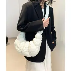 ふわふわギャザー　キルティングショルダーバッグ / 軽量 （ホワイト）　韓国系