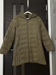 オリーブ色　ロングダウンコート