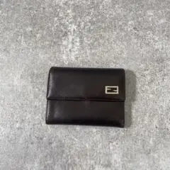 FENDI 財布 フェンディ 三つ折り ロゴ金具　ブラウン　茶色