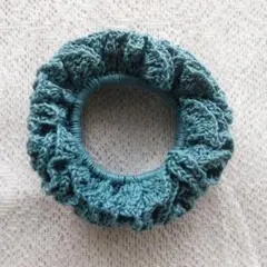ヘアゴム　シュシュ　かぎ針編み　サーフグリーン フリルデザイン 　レース編み