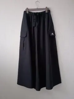 adidas ブラック フレアスカート