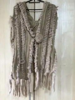 フード付きベージュニットベスト