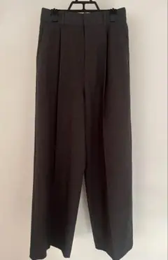 ダークグレー ワイドパンツ プリーツ付き