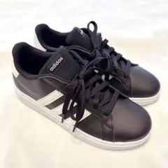 クリスマス直前セール❣️❣️アディダス スニーカー 靴 カジュアル23.5ブラック黒