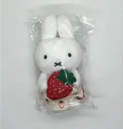 ミッフィー マスコットキーチェーン　いちご　ストロベリー　新品 ミッフィー ストロベリー マスコットキーチェーン ミッフィー