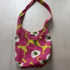 は*る様 マリメッコ　花柄キャンバスショルダー