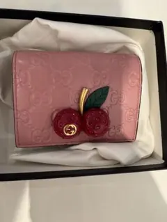 GUCCI チェリー装飾 二つ折り財布 ピンク