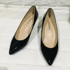 【極美品】atelier brugge エナメル ブラック 23.5 パンプスのサムネイル