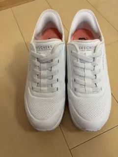 SKECHERS ホワイト スニーカー　24.5cm