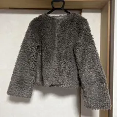 カーキ色のジャケットのサムネイル