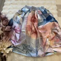 ❤️Chicwishシックウィッシュ❤️新品タグ付花柄サテンボリュームフレアスカートのサムネイル