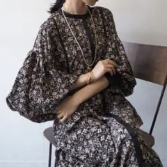 【lumier】ワンピース / フラワープリントギャザーボリュームスリーブ