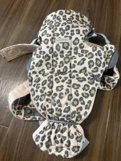 BABYBJÖRN 抱っこ紐　ヒョウ柄　レオパード柄 ベビービョルン ONE 抱っこ紐 レオパード 派手 豹柄｜Yahoo!フリマ（旧
