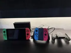 に*ん様 Nintendo Switch 本体 赤／青 Joy-Con付き【背面