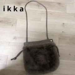 i k k a グレー ファー ショルダーバッグ