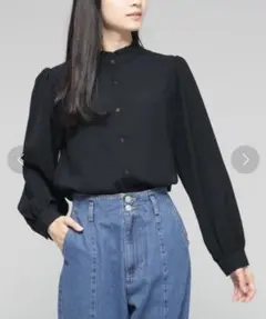 Honeys コルザ　ハイネックフリルカラーブラウス