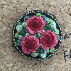 ハンドメイド刺繍ブローチ 7-443