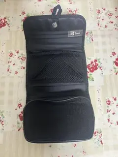 タイ国際航空（Thai Airways）のロゴが入ったトラベルポーチ