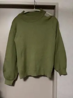 リブニットトップス 長袖 オリーブグリーン 肩出しデザイン Mサイズ
