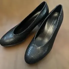ECCO ブラックレザー 型押しパンプスのサムネイル
