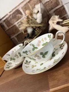 【最終お値下げ】ウェッジウッド ワイルドストロベリーティーカップ&ソーサー ペア