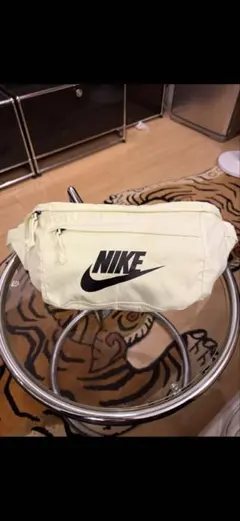 NIKE バッグ　ウエストバッグ　ボディバッグ　ライトイエローグリーン